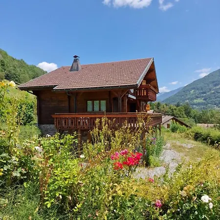 Ravissant Chalet En Madrier Alpesi faház